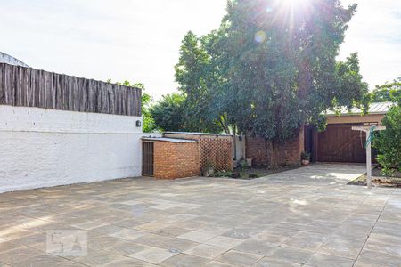 Casa à venda com 324m², 5 quartos e 4 vagas Casa à venda com 324m², 5 quartos e 4 vagasPátio