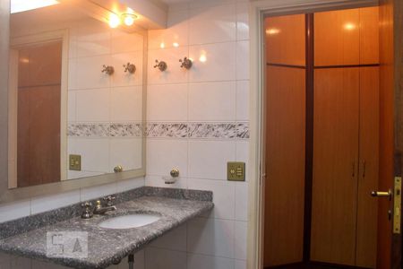 Apartamento à venda com 276m², 4 quartos e 3 vagasBanheiro da Suíte