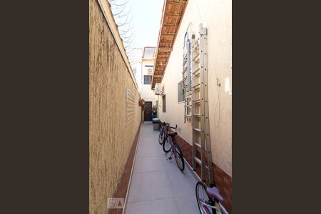 Casa à venda com 190m², 4 quartos e 3 vagasCorredor lateral externo