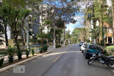 Apartamento para alugar com 200m², 3 quartos e 4 vagas Apartamento para alugar com 200m², 3 quartos e 4 vagasVista da Rua
