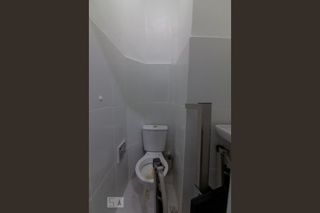 Apartamento para alugar com 106m², 4 quartos e sem vaga Apartamento para alugar com 106m², 4 quartos e sem vagaBanheiro de Serviço