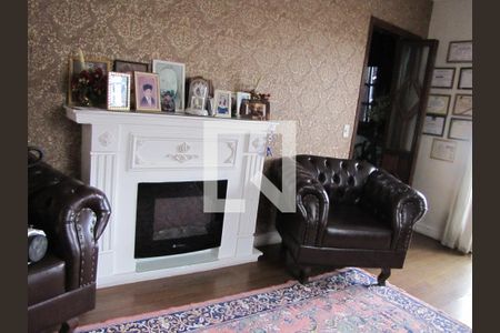 Casa à venda com 413m², 5 quartos e 6 vagasSala