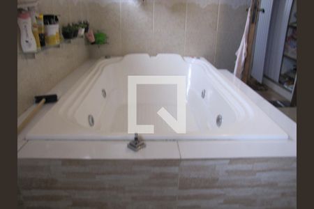 Casa à venda com 413m², 5 quartos e 6 vagasBanheiro Suíte 1