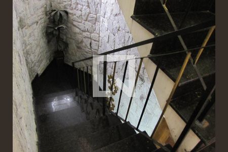 Casa à venda com 413m², 5 quartos e 6 vagasEscada