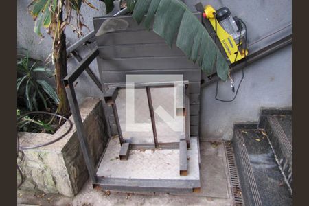 Casa à venda com 413m², 5 quartos e 6 vagasElevador Acessível