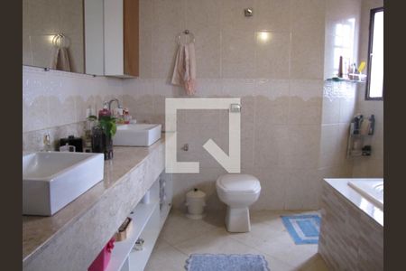 Casa à venda com 413m², 5 quartos e 6 vagasBanheiro Suíte 1