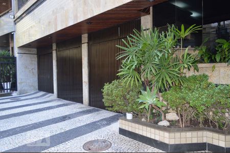 Apartamento à venda com 192m², 4 quartos e 2 vagasFachada e portaria