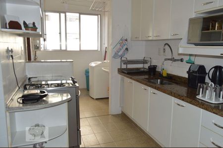 Apartamento à venda com 192m², 4 quartos e 2 vagasCozinha e Área de Serviço