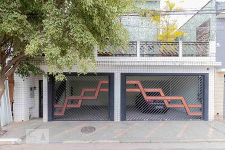 Casa à venda com 253m², 3 quartos e 3 vagas Casa à venda com 253m², 3 quartos e 3 vagasFachada