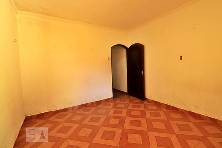 Casa à venda com 302m², 3 quartos e 2 vagasCasa Fundos - Quarto