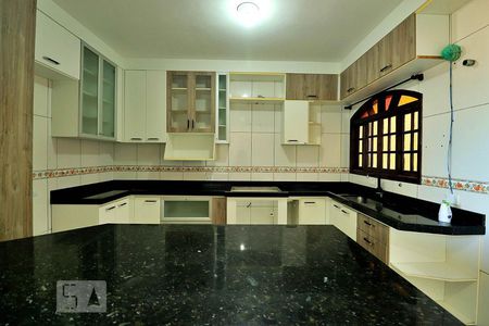 Casa à venda com 302m², 3 quartos e 2 vagasCozinha