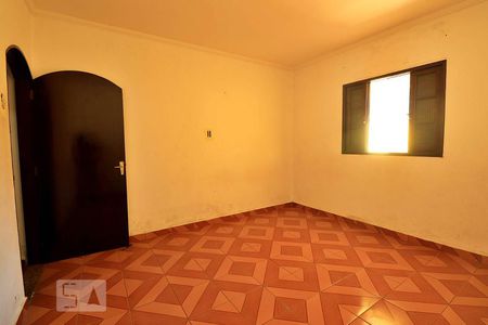 Casa à venda com 302m², 3 quartos e 2 vagasCasa Fundos - Quarto