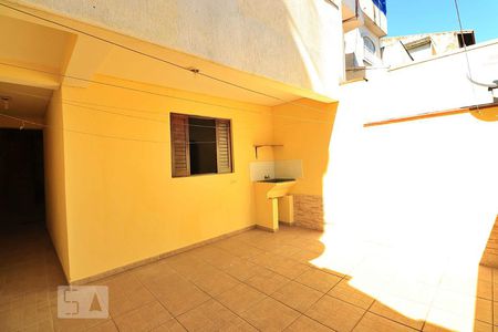 Casa à venda com 302m², 3 quartos e 2 vagasCasa Fundos - Área de Serviço
