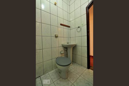 Casa à venda com 302m², 3 quartos e 2 vagasCasa Fundos - Banheiro