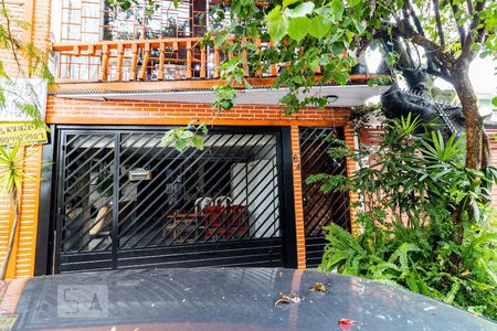 Casa à venda com 250m², 3 quartos e 1 vaga Casa à venda com 250m², 3 quartos e 1 vagaFachada