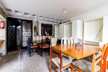 Casa à venda com 250m², 3 quartos e 1 vaga Casa à venda com 250m², 3 quartos e 1 vagaGaragem