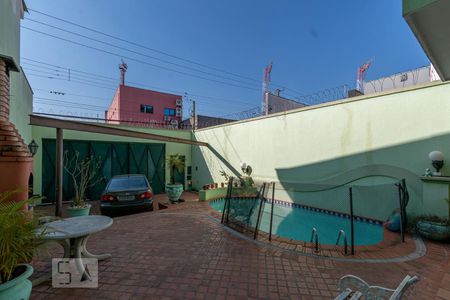 Casa à venda com 200m², 3 quartos e 3 vagas Casa à venda com 200m², 3 quartos e 3 vagasPiscina