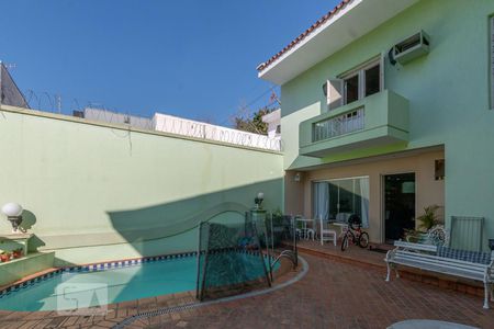Casa à venda com 200m², 3 quartos e 3 vagas Casa à venda com 200m², 3 quartos e 3 vagasPiscina