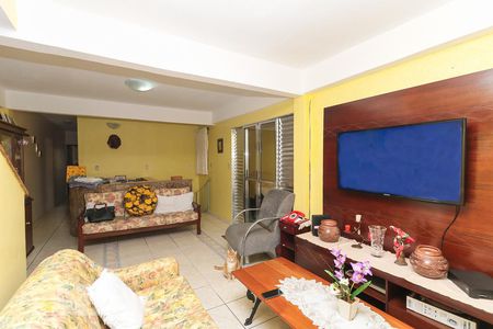 Casa à venda com 200m², 5 quartos e 2 vagas Casa à venda com 200m², 5 quartos e 2 vagasSala 1