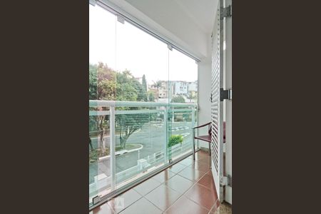 Casa à venda com 364m², 4 quartos e 5 vagas Casa à venda com 364m², 4 quartos e 5 vagasVaranda da Suíte 2