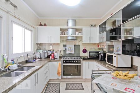 Casa à venda com 364m², 4 quartos e 5 vagas Casa à venda com 364m², 4 quartos e 5 vagasCozinha