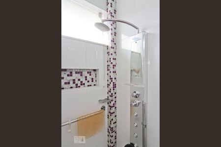 Casa à venda com 364m², 4 quartos e 5 vagas Casa à venda com 364m², 4 quartos e 5 vagasBanheiro da Suíte 2