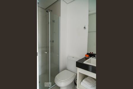 Banheiro de kitnet/studio para alugar com 1 quarto, 29m² em Vila Cordeiro, São Paulo