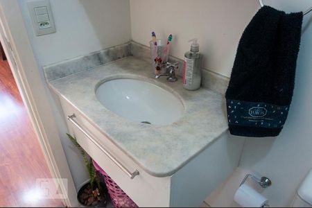 Apartamento à venda com 64m², 2 quartos e 1 vaga Apartamento à venda com 64m², 2 quartos e 1 vagaBanheiro