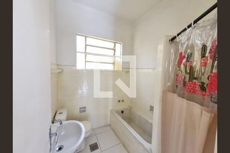 Banheiro de casa de condomínio para alugar com 2 quartos, 75m² em Engenho de Dentro, Rio de Janeiro