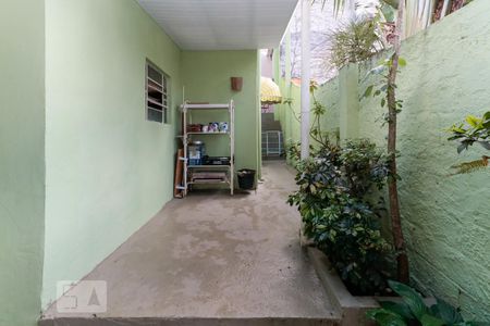 Casa à venda com 150m², 3 quartos e sem vaga Casa à venda com 150m², 3 quartos e sem vagaCorredor