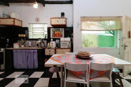 Casa à venda com 150m², 3 quartos e sem vaga Casa à venda com 150m², 3 quartos e sem vagaCozinha