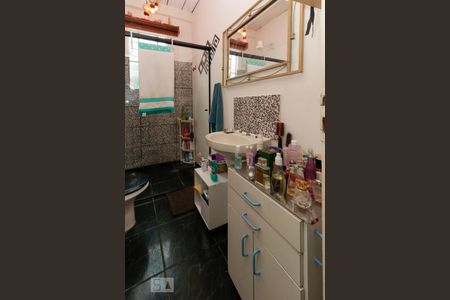 Casa à venda com 150m², 3 quartos e sem vaga Casa à venda com 150m², 3 quartos e sem vagaBanheiro