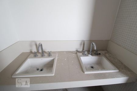 Apartamento para alugar com 275m², 4 quartos e 4 vagasBanheiro suíte 4