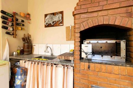 Casa à venda com 225m², 3 quartos e 2 vagas Casa à venda com 225m², 3 quartos e 2 vagasÁrea Externa - Churrasqueira