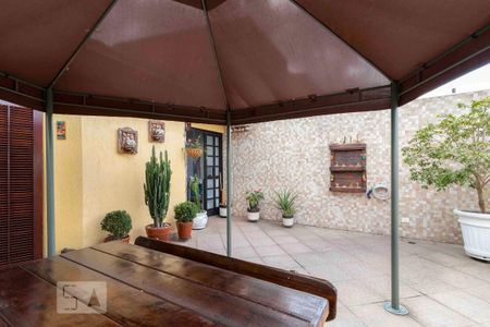 Casa à venda com 225m², 3 quartos e 2 vagas Casa à venda com 225m², 3 quartos e 2 vagasVaranda da Suíte