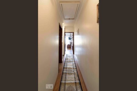 Casa à venda com 225m², 3 quartos e 2 vagas Casa à venda com 225m², 3 quartos e 2 vagasBanheiro Corredor