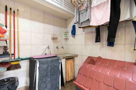 Casa à venda com 225m², 3 quartos e 2 vagas Casa à venda com 225m², 3 quartos e 2 vagasÁrea de Serviço