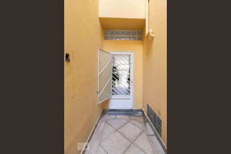 Casa à venda com 225m², 3 quartos e 2 vagas Casa à venda com 225m², 3 quartos e 2 vagasÁrea Externa - Lateral