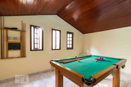 Casa à venda com 225m², 3 quartos e 2 vagas Casa à venda com 225m², 3 quartos e 2 vagasSótão