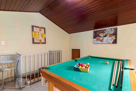 Casa à venda com 225m², 3 quartos e 2 vagas Casa à venda com 225m², 3 quartos e 2 vagasSótão