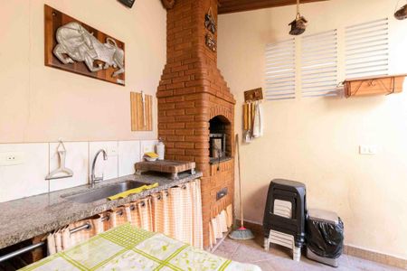 Casa à venda com 225m², 3 quartos e 2 vagas Casa à venda com 225m², 3 quartos e 2 vagasÁrea Externa - Churrasqueira