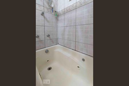 Casa à venda com 225m², 3 quartos e 2 vagas Casa à venda com 225m², 3 quartos e 2 vagasBanheiro da Suíte