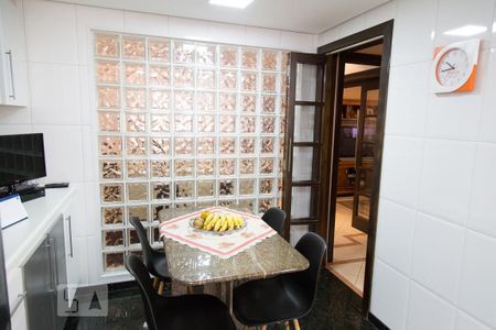 Casa à venda com 260m², 3 quartos e 3 vagas Casa à venda com 260m², 3 quartos e 3 vagasCozinha