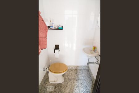 Casa à venda com 260m², 3 quartos e 3 vagas Casa à venda com 260m², 3 quartos e 3 vagasBanheiro de Serviço