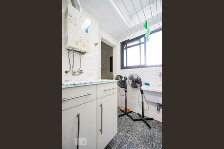 Apartamento à venda com 125m², 3 quartos e 3 vagas Apartamento à venda com 125m², 3 quartos e 3 vagasÁrea de serviço