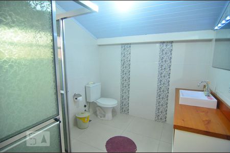 Casa à venda com 257m², 5 quartos e 5 vagasBanheiro Suíte 2