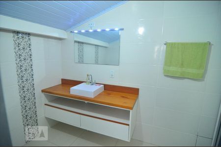 Casa à venda com 257m², 5 quartos e 5 vagasBanheiro Suíte 2