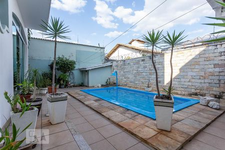 Casa à venda com 370m², 5 quartos e 8 vagas Casa à venda com 370m², 5 quartos e 8 vagasPiscina