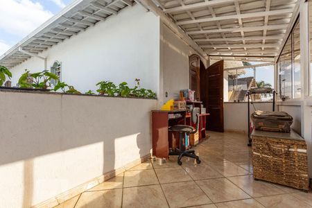 Casa à venda com 370m², 5 quartos e 8 vagas Casa à venda com 370m², 5 quartos e 8 vagasVaranda suíte 1