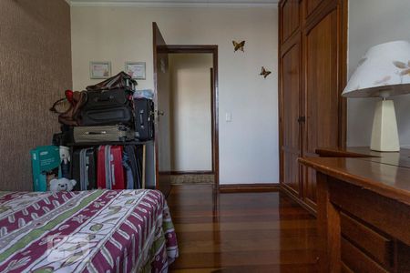Casa à venda com 370m², 5 quartos e 8 vagas Casa à venda com 370m², 5 quartos e 8 vagasQuarto 2